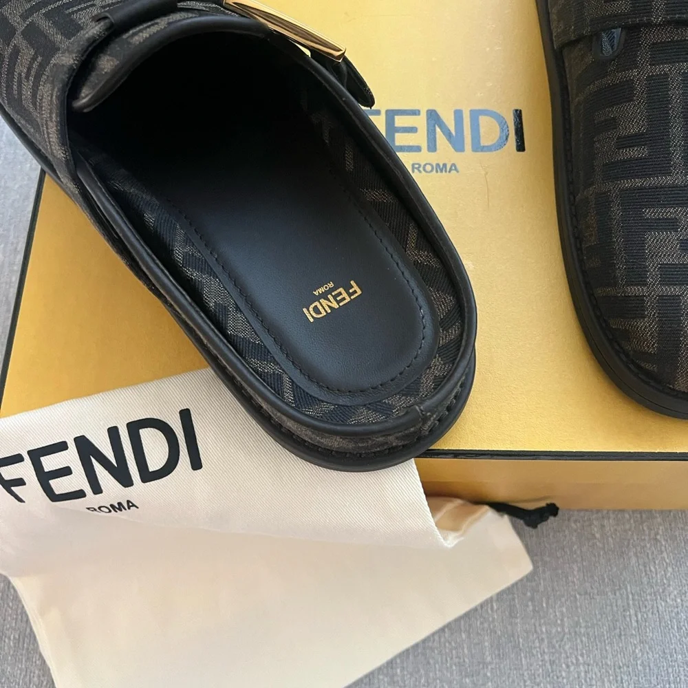 Fendi Monogram Sabot 🤎 - Picture 2 of 3